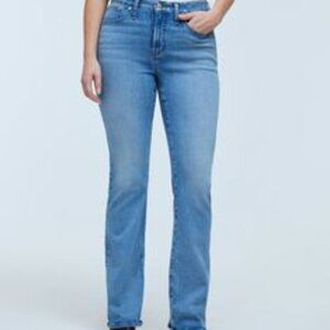 NWT Curvy Kick Out Full-Length Jeans in Merrigan Wash